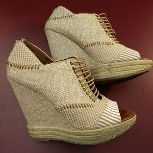 Peep Toe Wedge 🌻